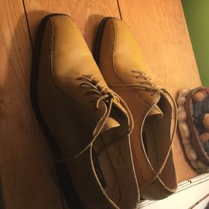 Tan dress shoes